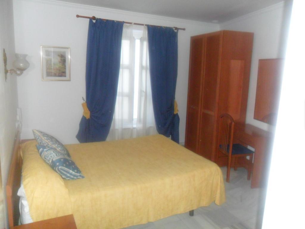 Hostal Centro Sol Cadiz Bilik gambar